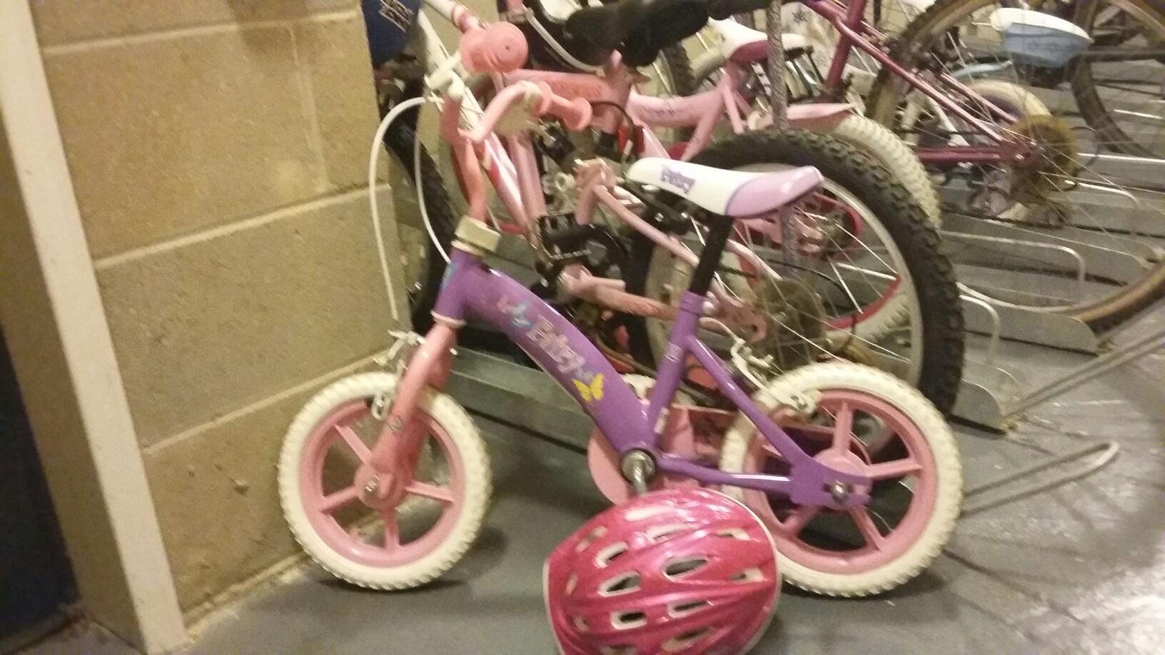 girls bike with stabilisers