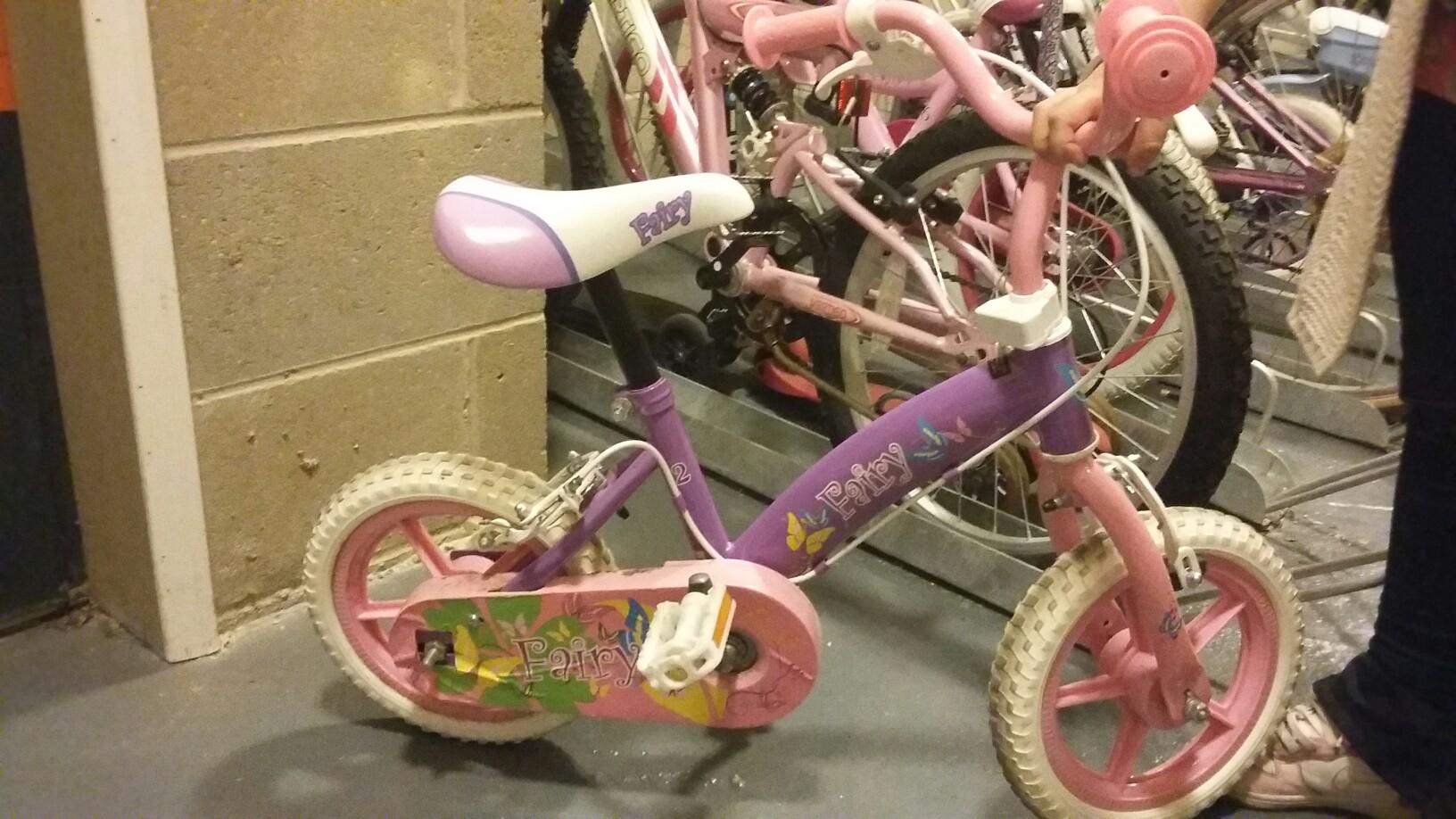 girls bike with stabilisers