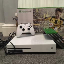 Xbox one s in perfect condition with box and 4 games
Message me before you buy
Pick up only