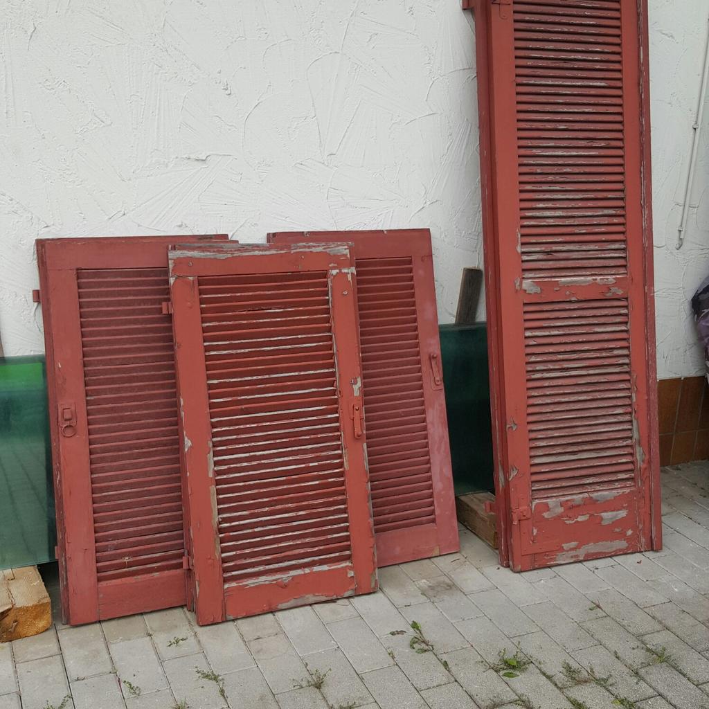 Alte Fensterladen Zu Verschenken
