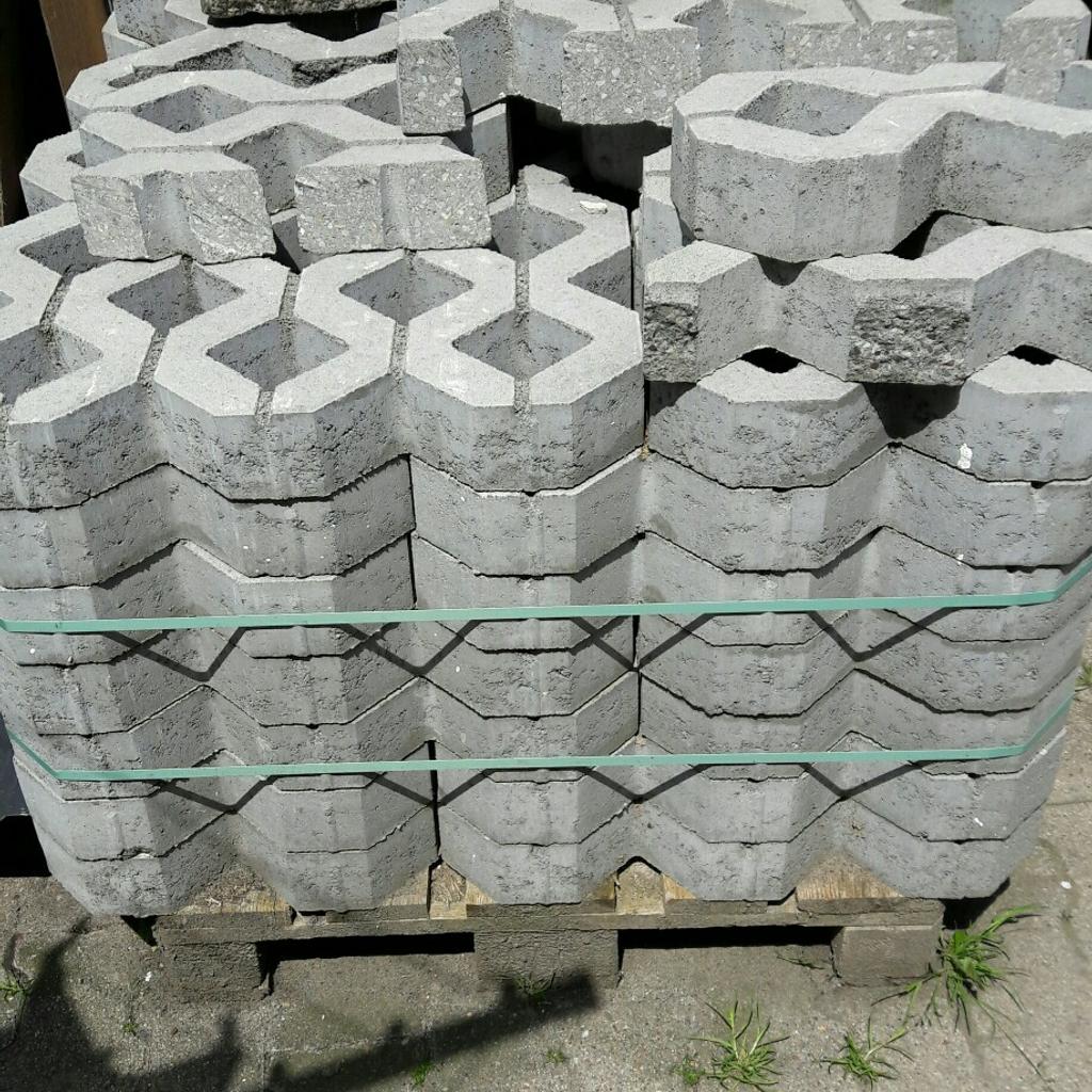 36 Rasengittersteine in 76477 ElchesheimIllingen für 45,00 € zum