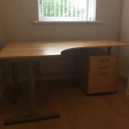 Large desk with separate drawers on wheels. Will fit into corner of room perfectly, making an excellent home office. Solid build. Cable tidy under desk. Viewing welcome.
Measures. 1600mm width x 1200mm depth. Adjustable height on legs.