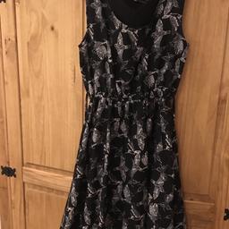 Lovely black dress with birds on, 2 front pockets, tie back waist. In excellent condition