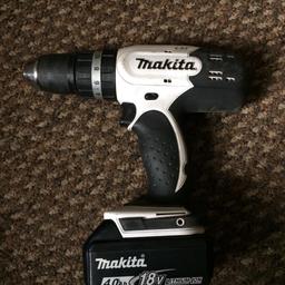 Good used condition can be seen working 

4.0ah 
18v 

Has forward and reverse 
Hammer drill and screw modes

THERE IS NO CHARGER AS IT BROKE 

selling for my dad