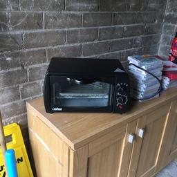 Mini oven and grill ideal for a caravan or inf ur starting out in your new house and are short of money £10 it's a price slash and a bargain price