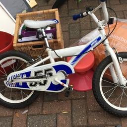 The bike is a great first bike with stabilisers and the stabilisers can be removed to learn how to ride a bike without. Comes with a bell.

The bike shown without stabilisers but there are stabilisers that come with it.