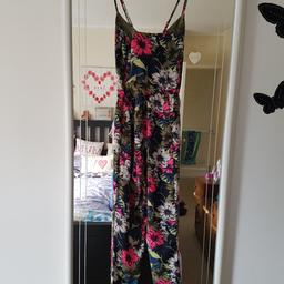 Absolutely stunning jumpsuit from next. Spaghetti strapped crosses over at the back. Zipped side and pockets too front Immaculate condtion. Size 12. 
Collection ONLY. NO OFFERS.