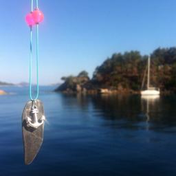 Handmade jewellery

Slate, anchor charm & beads on a thin synthetic string in teal with a sliding clasp

Available in #Greece on the #Encounter #Kingfisherproject