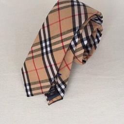 Verkaufe eine schmale Baumwollkrawatte im modischen Look.

Krawatte ist ungetragen und wurde auch noch nie gebunden.

Freue mich auf deinen Kontakt!