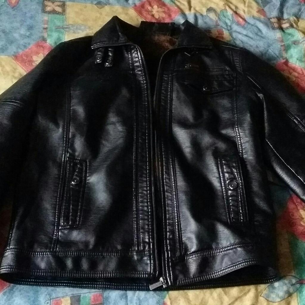 This has fur interior leather look

Never worn

Buyer collects as have no paypal please look at my other items thanks