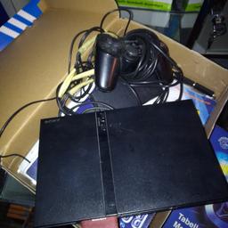 Ich verkaufe hier meine PlayStation 2 mit einem Controller einer Memory Card und allen Kabeln.