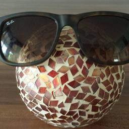 Hiermit verkaufe ich diese Designersonnenbrille von Ray Ban.

Einwandfreier Zustand. Orginal Preis lag bei 120 Euro.

VB