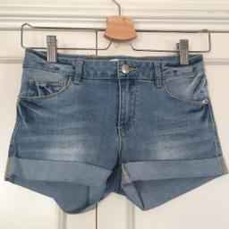 Jeans corti PINKIE
Nuovi!! 
Taglia 40 
#jeans #pinkie #donna #el
