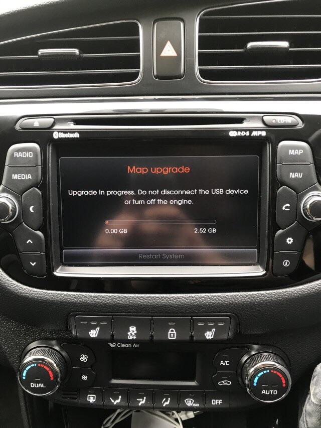 Kia sportage Ceed Satnav maps update 2018! in GL6 Brownshill für 20,00