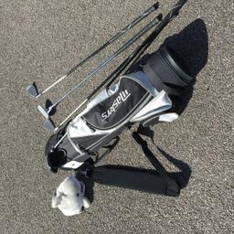 Four clubs
Bag 
Club cover, shark
Some tee's included
Really good condition
Collection Desford