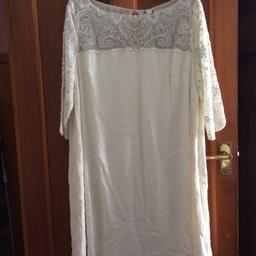 Beautiful monsoon shift style wedding dress.
Intricate beading across the front of the dress and on the arms.
Needs a dry clean to get out creases from storage .
Over £200 in the shop