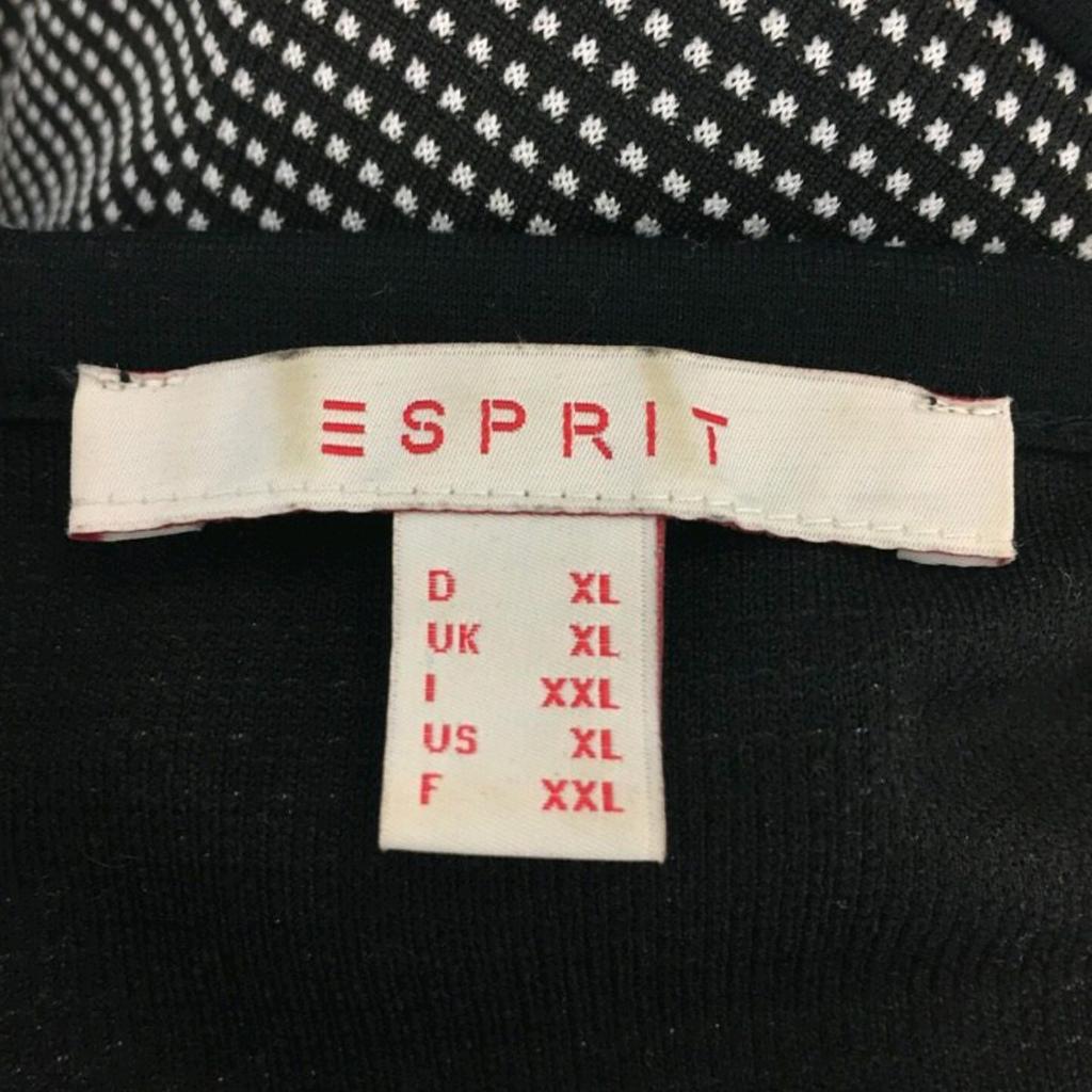 Esprit klänning i strl XL Svart/Vit,
Längd 95 cm
i bra skick