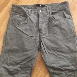 Selection of men's Shorts.. Bought for holidays last year but never worn..
EACH SOLD SEPERATELY.. £5 EACH...
Please note last pair more of a rust colour..
1st pair from Very.. 2nd pair Jack & Jones.. 3rd & 4th pair from Peacocks..
