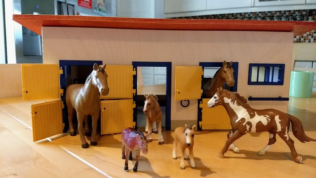  Foto zu Schleich Pferdestall aus Holz in 6890 Lustenau für 50,00 € zum Verkauf 