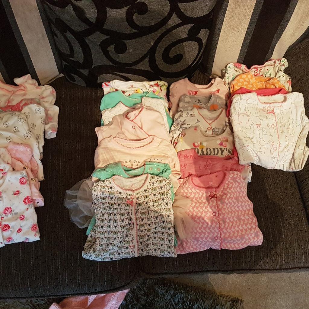 Girls 03 month baby grows in BB9 Nelson für £ 15,00 zum Verkauf