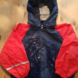 Dünne Regenjacke von H & M.
Die Jacke hat keine Flecken, Löcher, o.Ä.

Abzuholen in Schaafheim.
Versand gegen Aufpreis möglich.