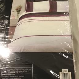 TU
Panel pintuck, bedlinen set
Brand New
Quick Sale
Includes 
2 housewife pillows cases