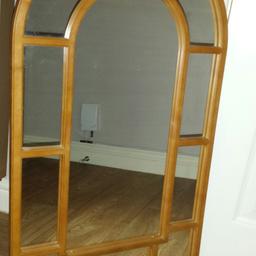 Great condition wood effect mirror.

Open to offers