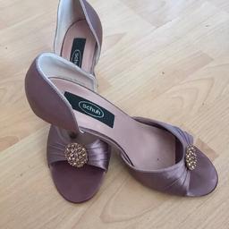 Schuh purple peep toe sandals
Uk size 7
New & unworn