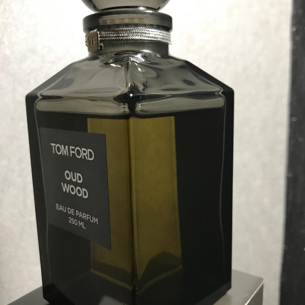 Tom ford oud online wood decanter