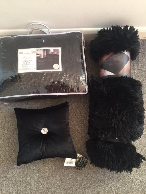 Buy & Sell Longthorpe Peterborough - Photos for Bedroom bundle black rug cushion bed spread