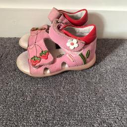 Primigi Sandals -Toddler Size 19. Think they are Italian leather

From smoke and pet free home.

If it’s still listed, it’s still for sale

Please note: Collection only from Haworth, Keighley. Will not post, cannot deliver. No time wasters. Cash on Collection