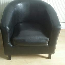 Black leather look 
Very good condition 
NO RIPS