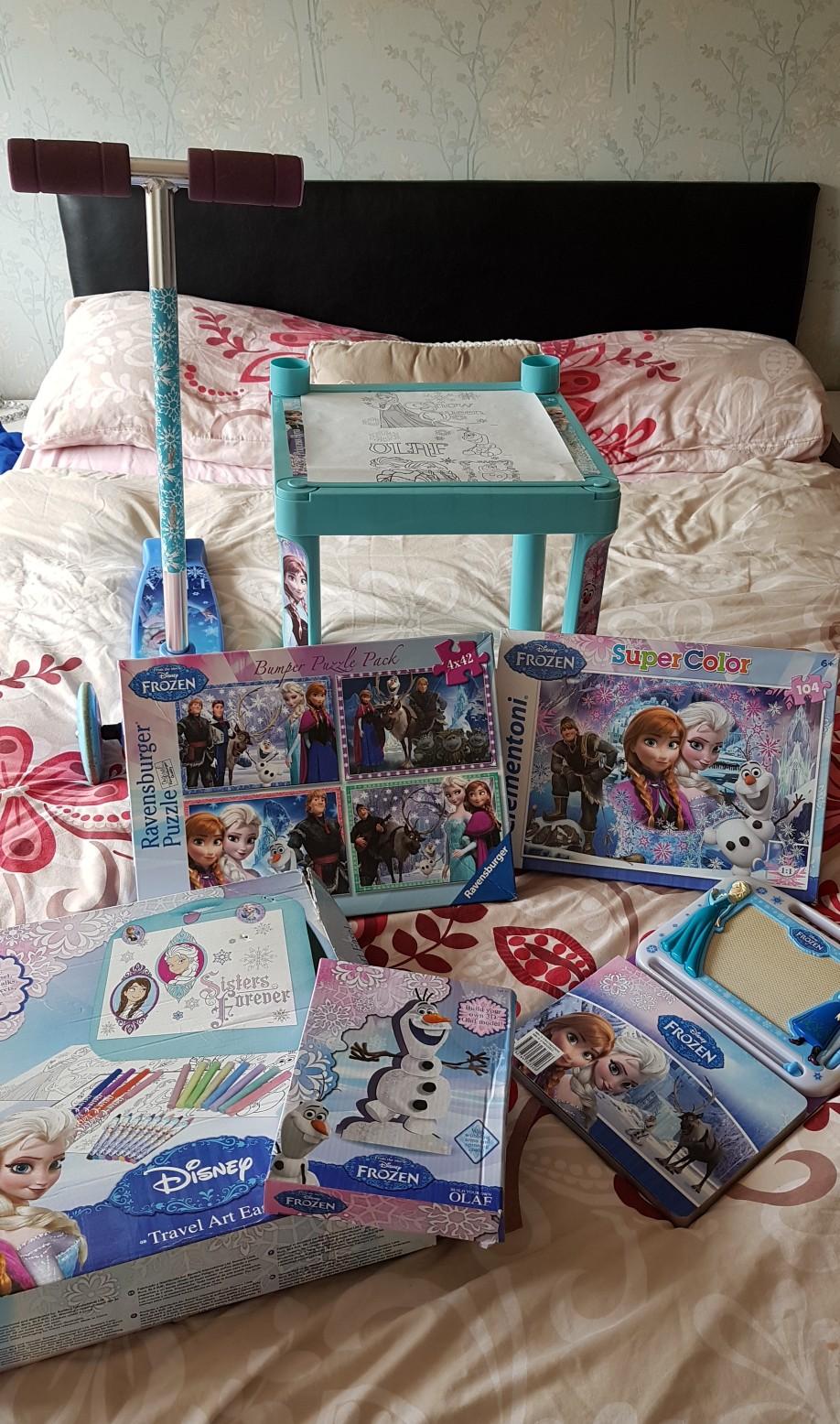 Disney's Frozen bundle in B63 Halesowen für 10,00 £ zum Verkauf | Shpock DE
