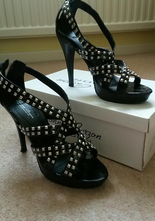 Buy & Sell West Yorkshire Kirklees - Photos for Black shoes with silver studs size 6