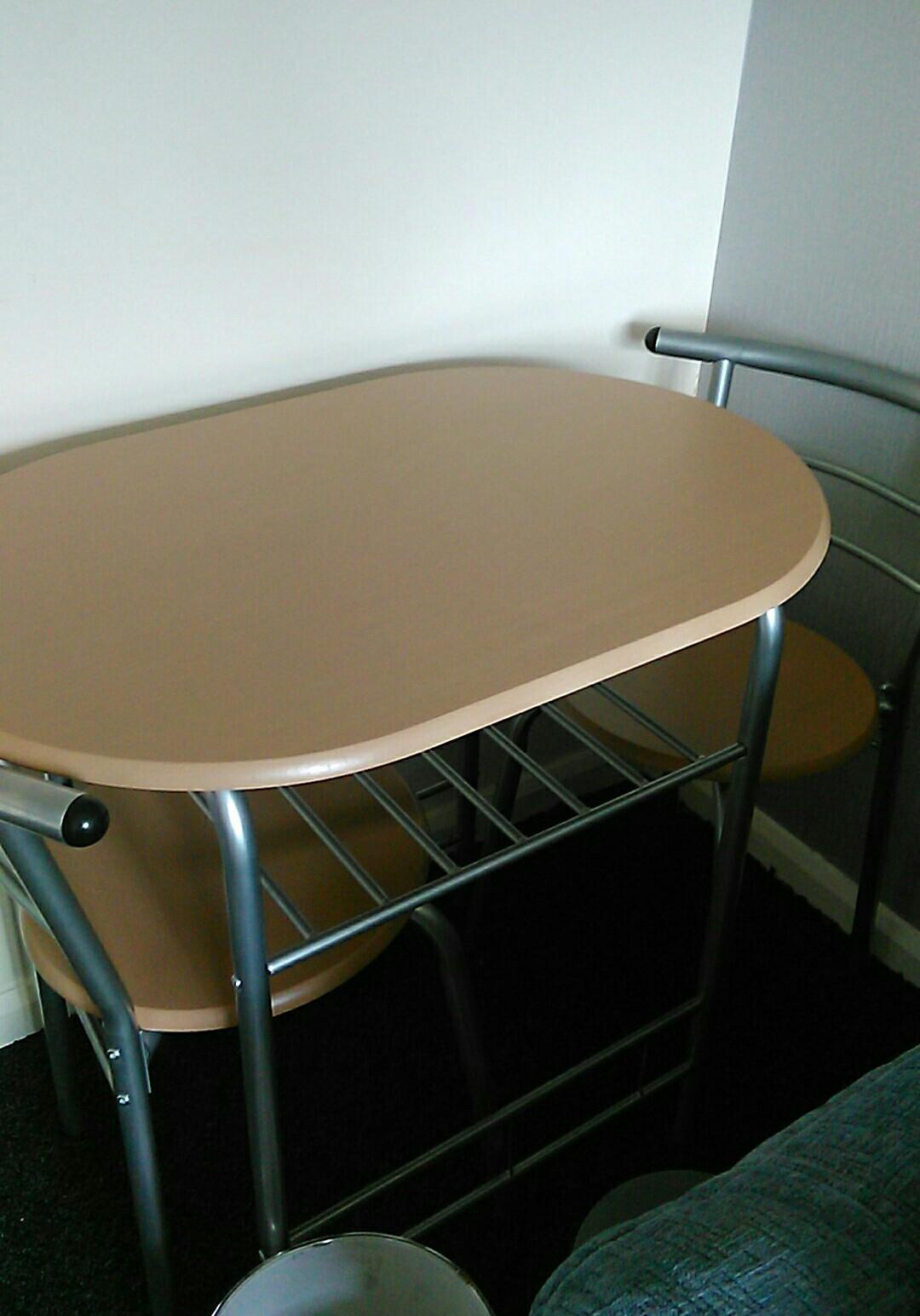 Table and chairs in LU1 Luton für 15,00 £ zum Verkauf Shpock DE