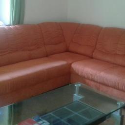 Große Couch in sehr gutem gebrauchten Zustand. 2,60 x 2.70 m. Die Kopfstützen sind verstellbar bzw. abnehmbar. Die Couch besteht aus drei Teilen. Selbstabholung in 6385 Schwendt.