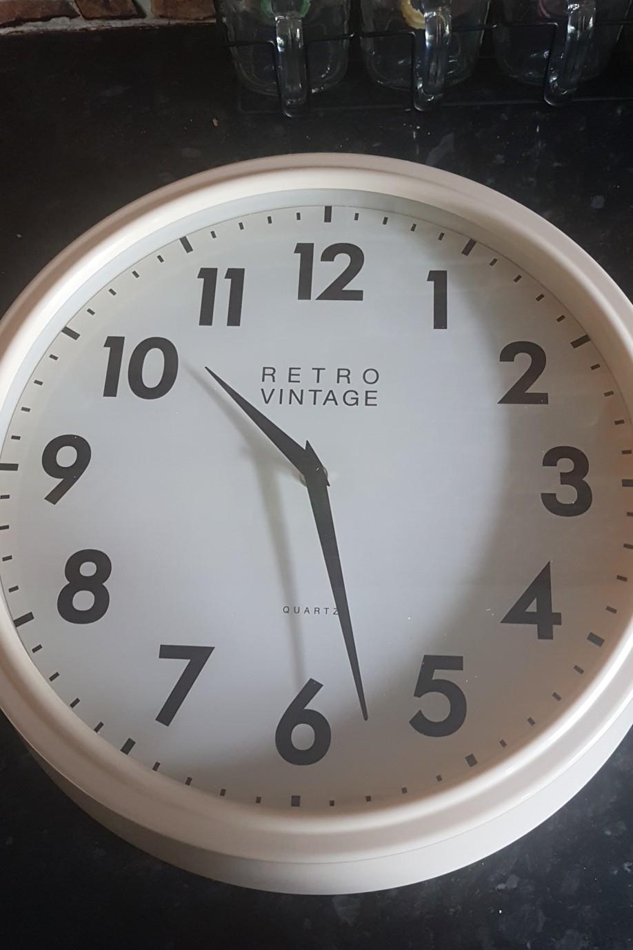 Vintage style wall clock in B92 Solihull für 10,00 £ zum Verkauf ...