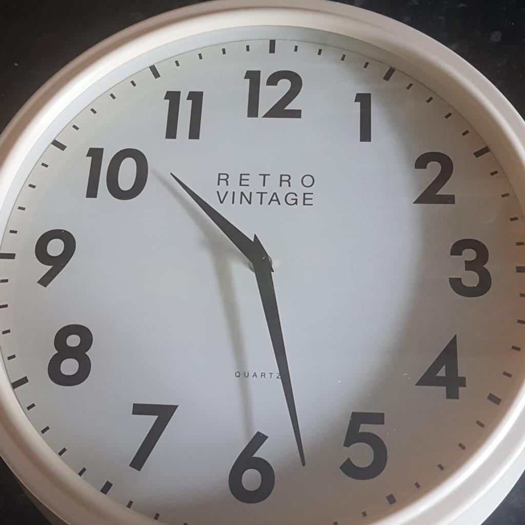 Vintage style wall clock in B92 Solihull für 10,00 £ zum Verkauf ...