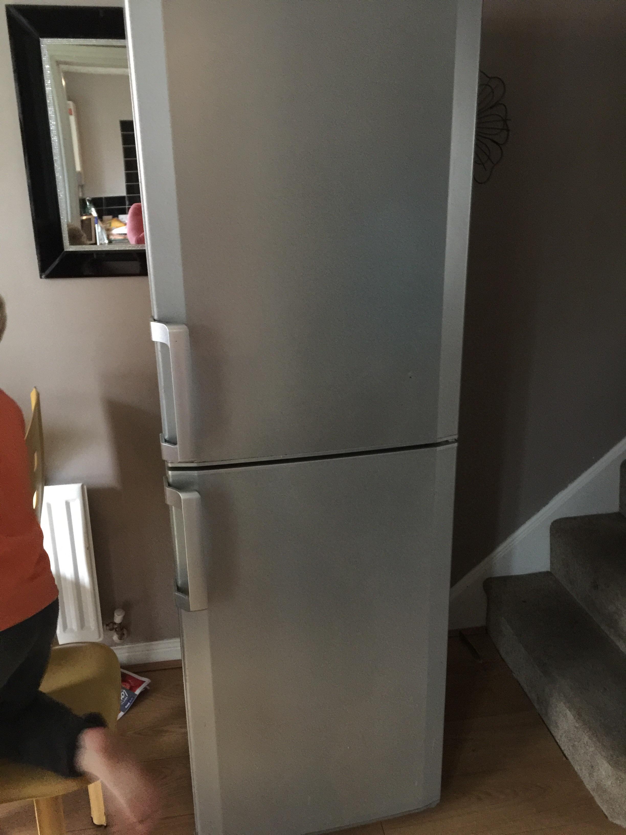 Frost free fridge freezer in B91 Solihull für £ 60,00 zum Verkauf