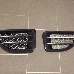 Side vents in black gloss with silver
