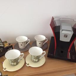 inkl. 4 Stk. Nespresso Teetassen mit Untertassen und verschiedenen Teekapseln,
selten gebraucht