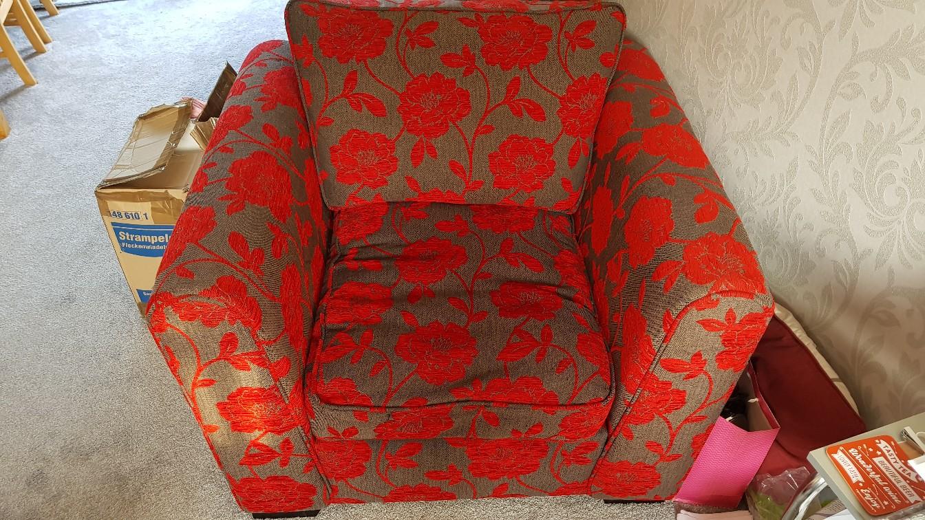 Red Floral Sofa set in CH66 Port for £175.00 for sale Shpock