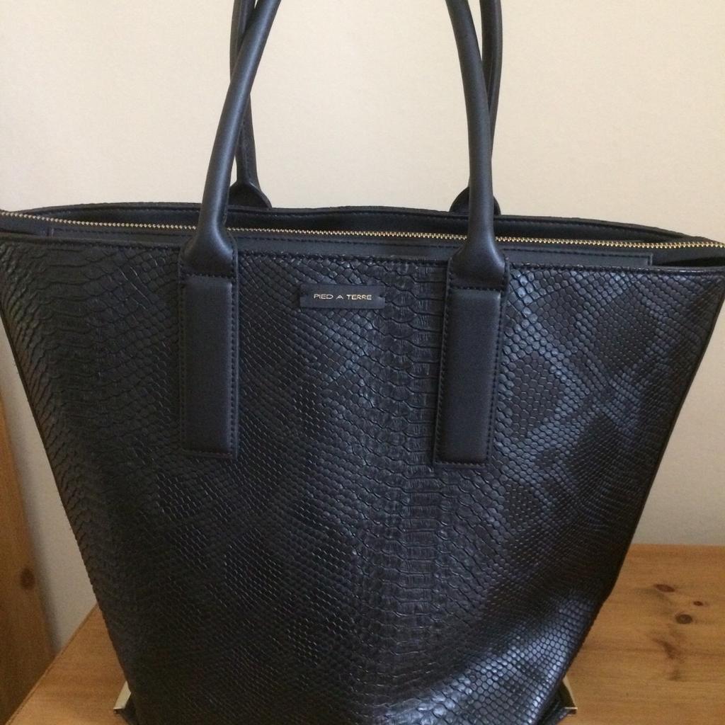 Handbag PIED A TERRE black leather in GU24 Chobham for £10.00 for sale ...