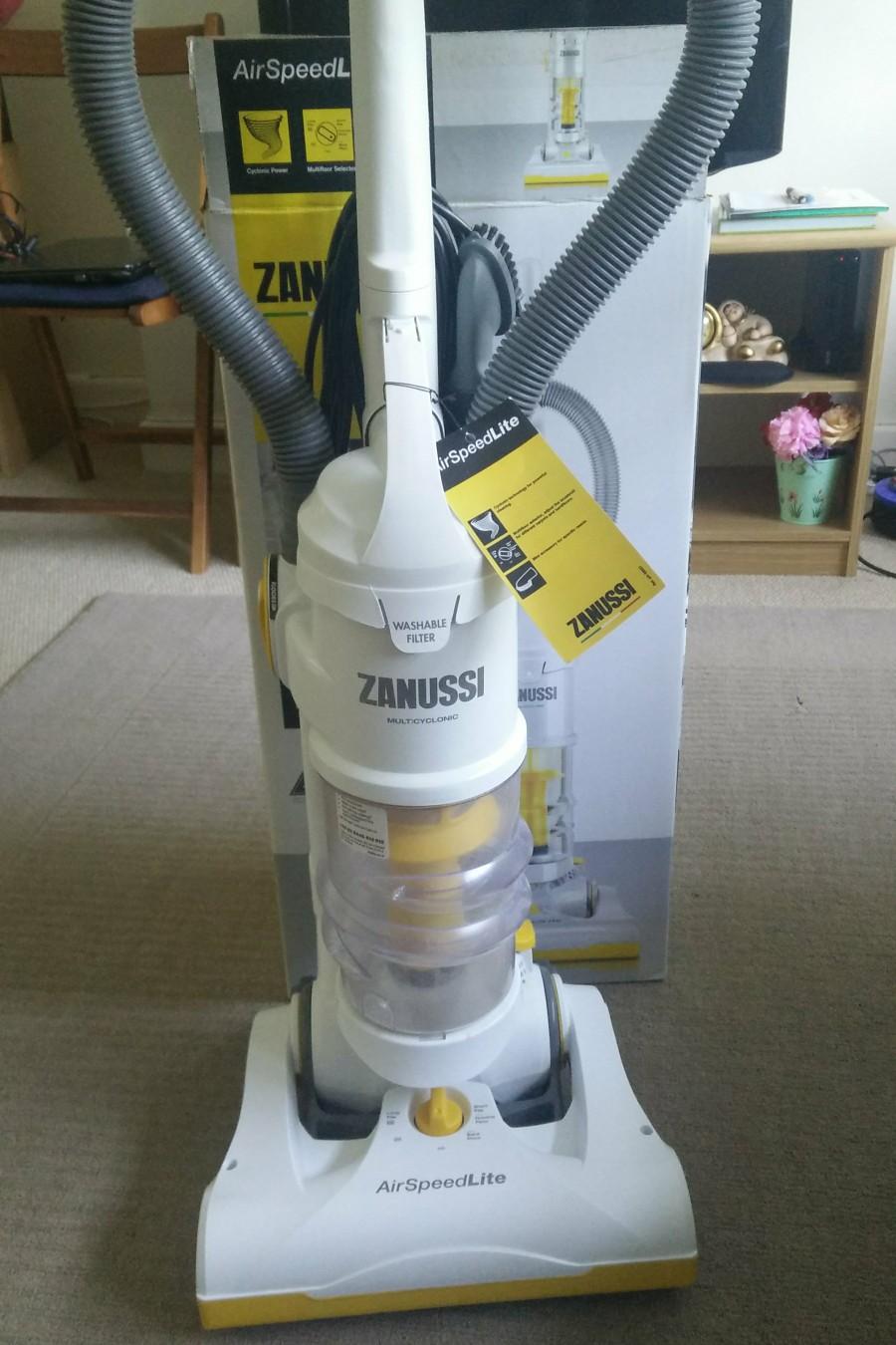 Zanussi airspeed lite vacuum cleaner hoover in SW20 London for £45.00