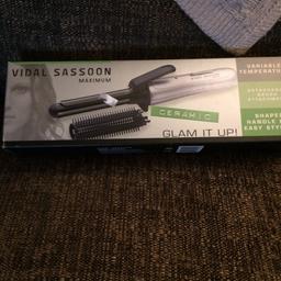Brand new Vidal Sassoon tongs with brush
All there as should be x
Make great Xmas box