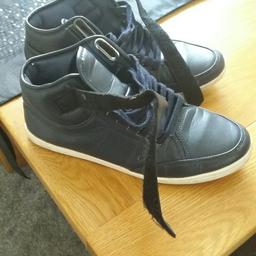 Navy blue worn but good condition size 41 (8)