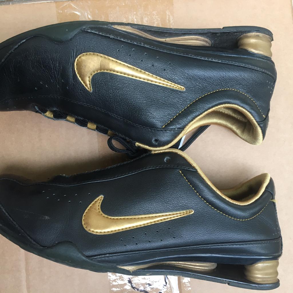 Nike shox nere e on sale oro