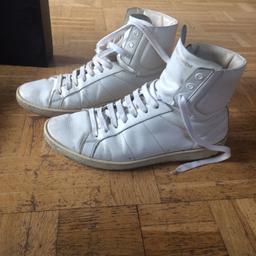Saint Laurent model "Wolly" sneakers for man size 42
They are in good conditions and have the receipt, they costed 360€