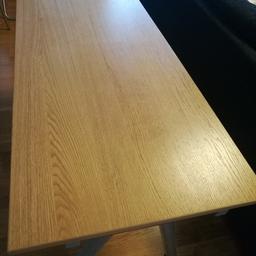 Har ett par år på nacken men är helt och rent!
detta skrivbord har utgått från Ikea och är ersatt med serien bekant.

Mått: 60x120cm
Bordet är höj och sänkbart

Bordet finns på Kvarnberget i Karlstad.
