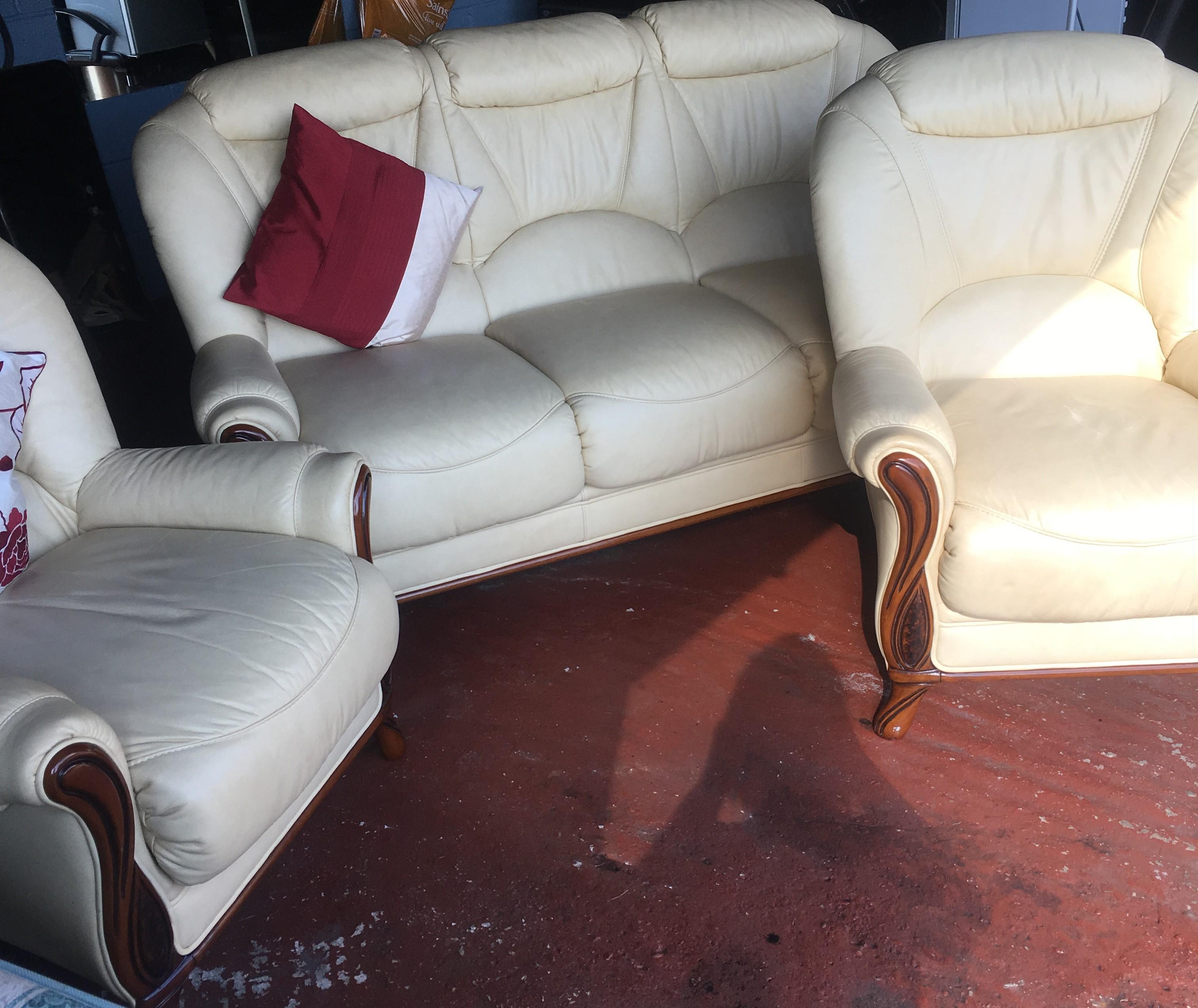 Like new cream 3 piece suite in DY11 Wyre Forest für £ 80,00 zum